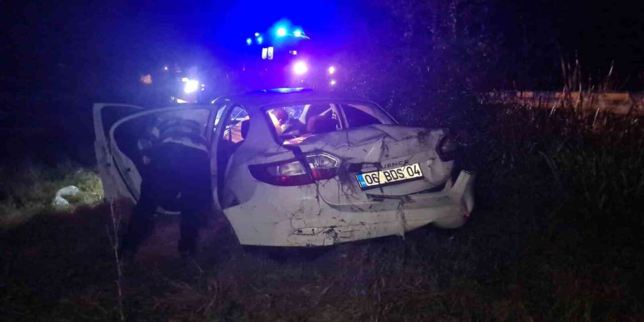 Kontrolden çıkan otomobil araziye uçtu; 4 yaralı