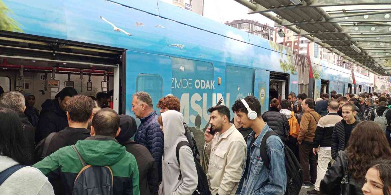 Samsun’da sabah saatlerinde tramvaylarda yoğunluk