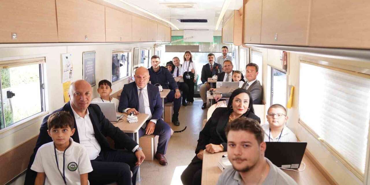 Mavi Nefes Eğitim Otobüsü heyecanı Ayvalık’ta devam ediyor