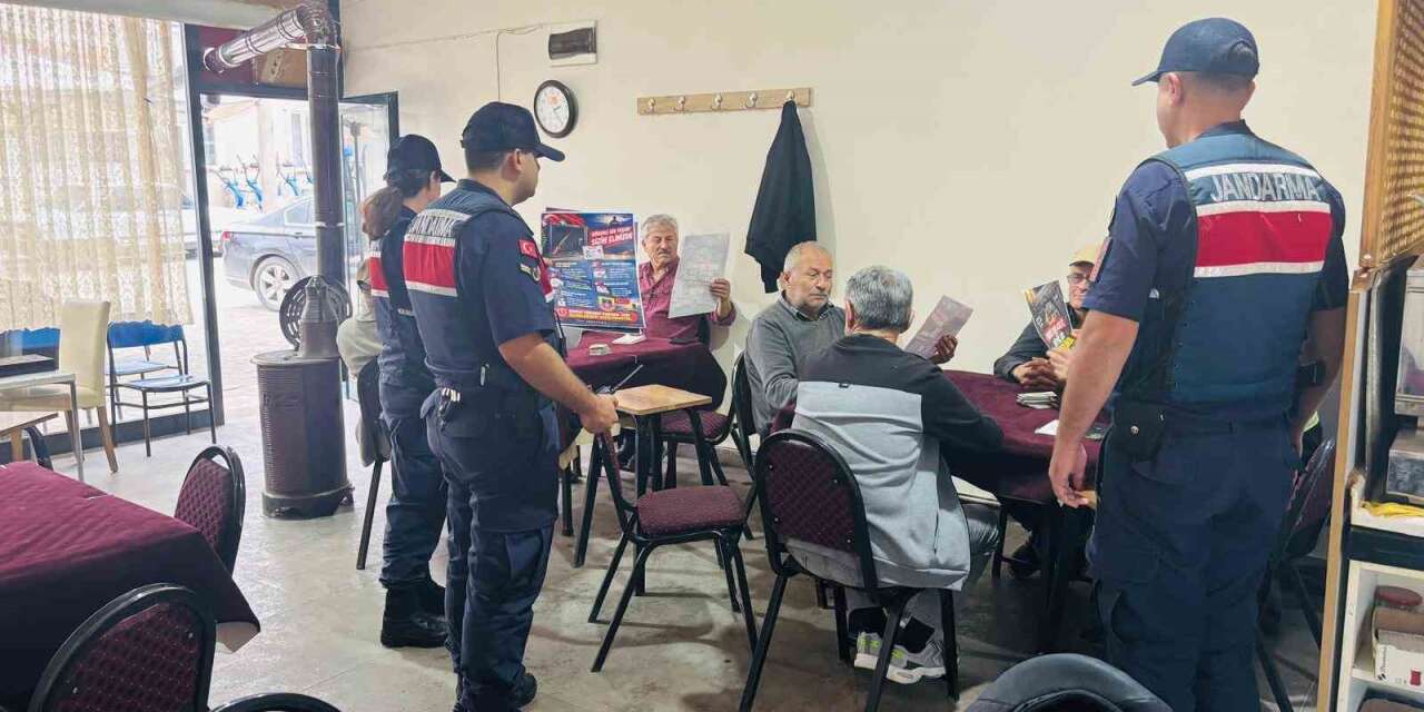 Jandarma çocuklar silahlara ulaşmasın diye köy köy gezip broşür dağıttı