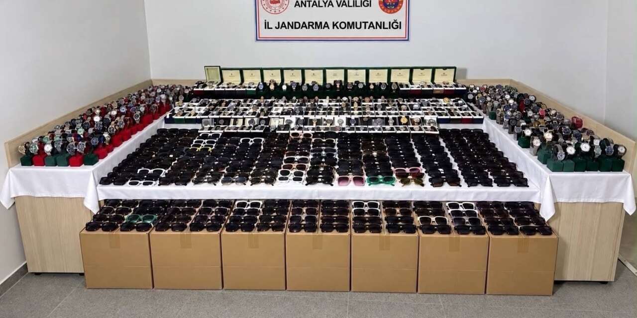 Antalya’da piyasa değeri yaklaşık 5 milyon TL olan kaçak gözlük ve saat ele geçirildi