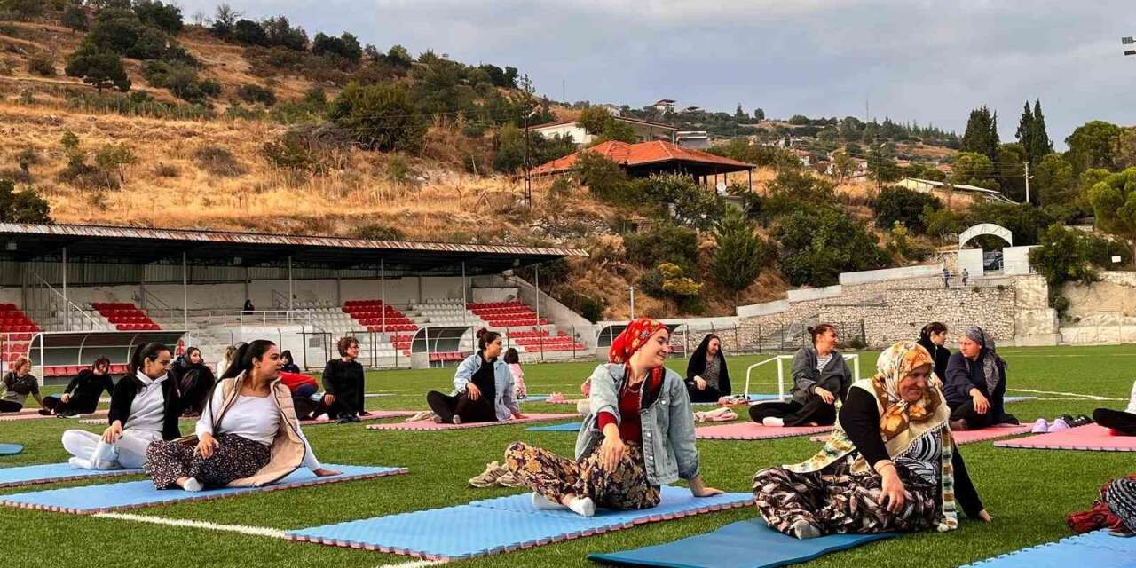 Güney’de kadınlar yoga yaptı
