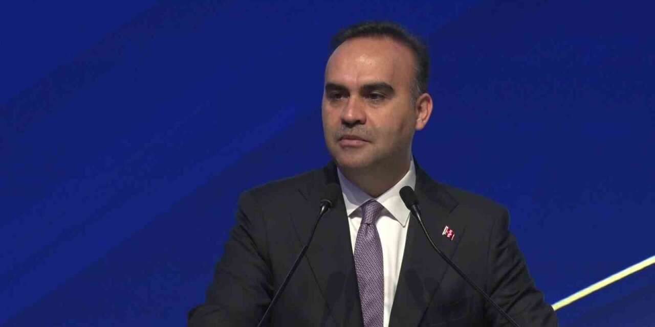 Bakan Kacır: "Türkiye coğrafi konumuyla, istikrarlı büyüyen ekonomisiyle, lojistik avantajlarıyla, nitelikli insan kaynağıyla eşsiz bir merkezdir"