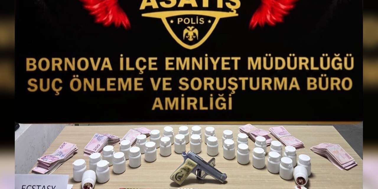 İzmir’de bir evde binlerce uyuşturucu hap ele geçirildi