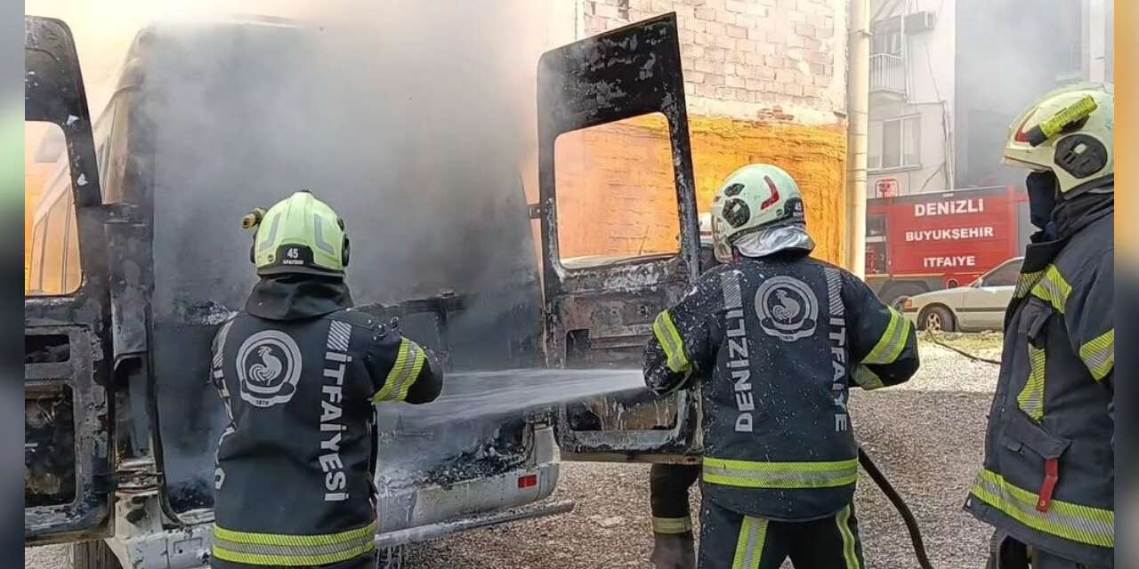 Seyir halindeki otomobil alevlere teslim oldu