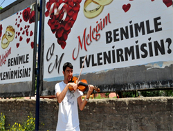 Kars'ta Polisten Öğretmene İlanı Aşk