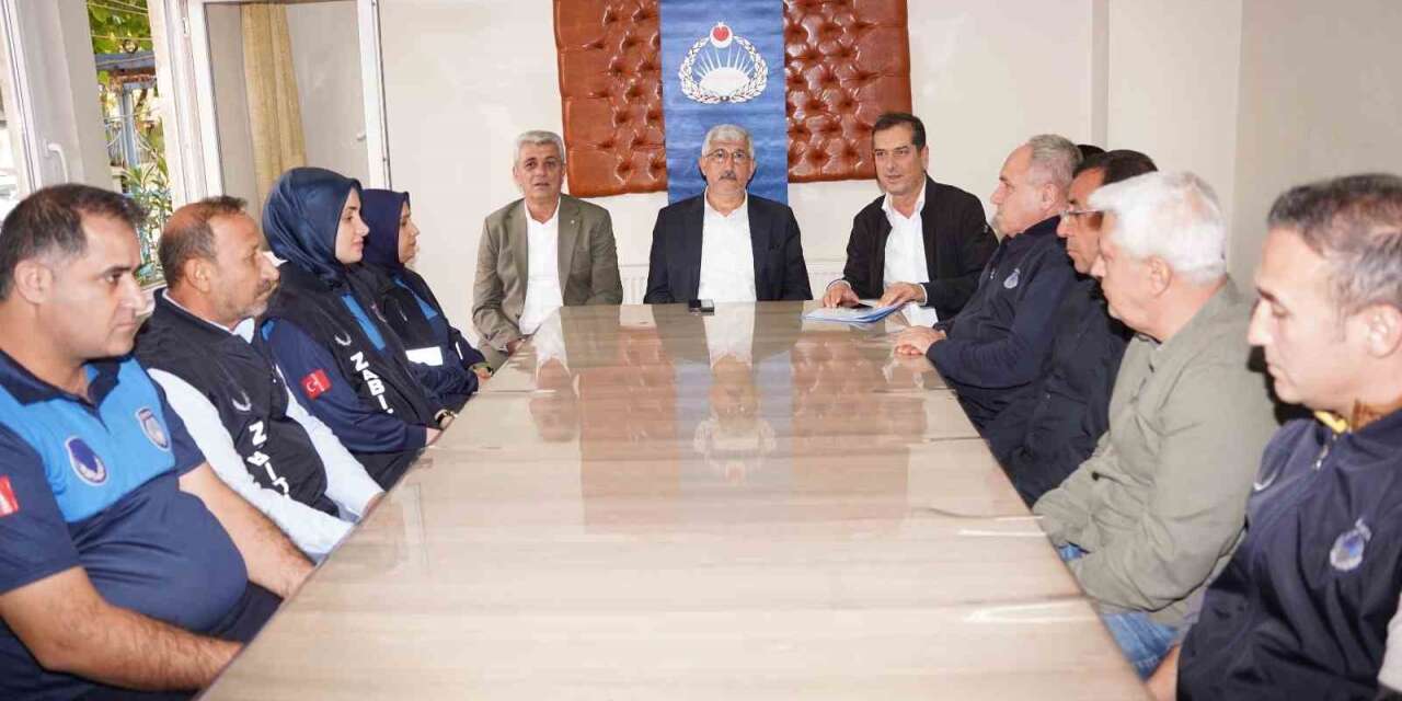 Başkan Hallaç, zabıta ekipleriyle bir araya geldi