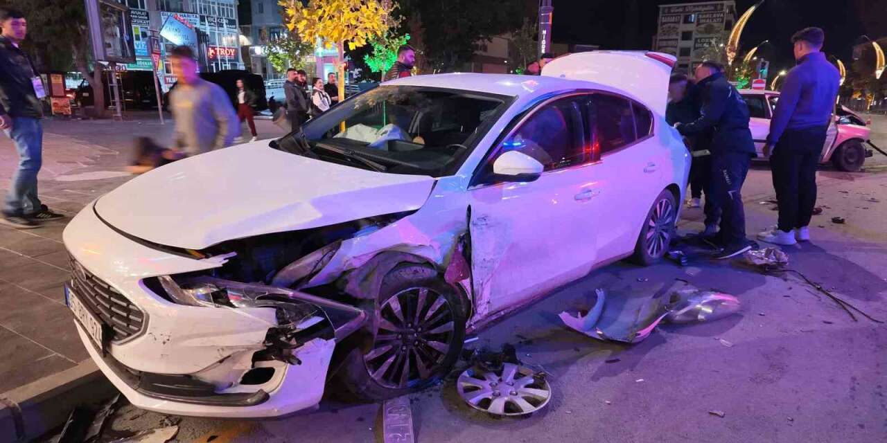 Niğde’de iki otomobil çarpıştı: 1 yaralı