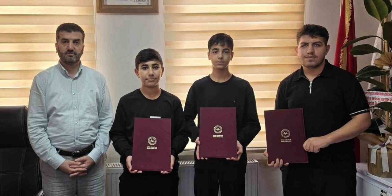 Çermik’te hafızlık eğitimini tamamlayan Kur’an kursu öğrencilerine belgeleri verildi