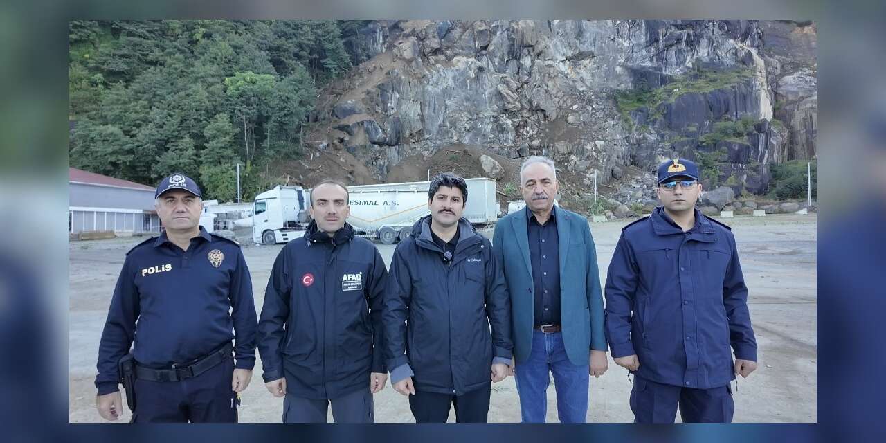 Hopa Kaymakamı Uğur Karakaya: "Heyelan alanının güvenliği alındı; Tır parkımızı tahliye ettik"