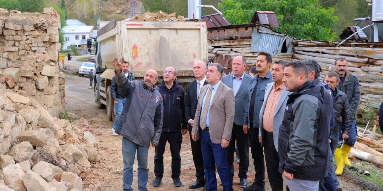 Vali Eldivan Heybetepe’deki yangın bölgesinde incelemelerde bulundu
