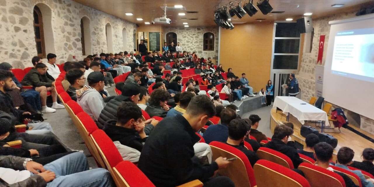 Eskişehir polisinden 565 kişiye uyuşturucuyla mücadele eğitimi