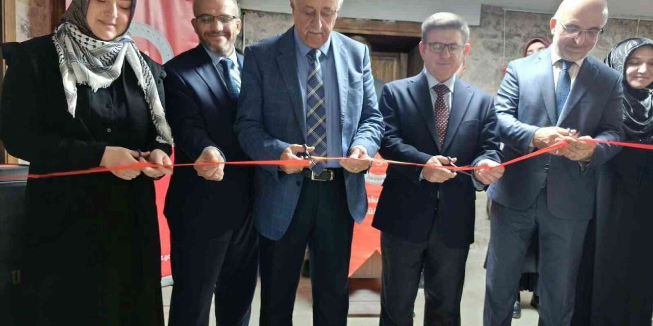 Hafızlık öğrencileri ‘Geçmişten Bir-İz’ sergisi açtı