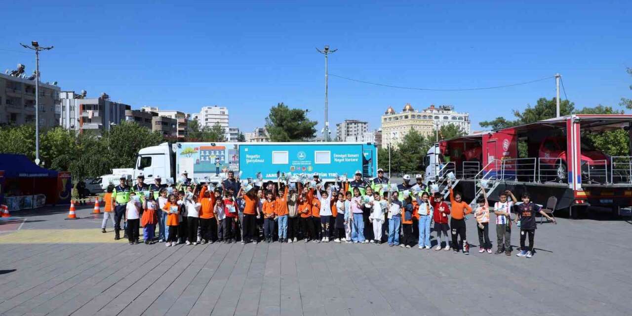 Mardin’de jandarmadan çocuklara trafik eğitimi