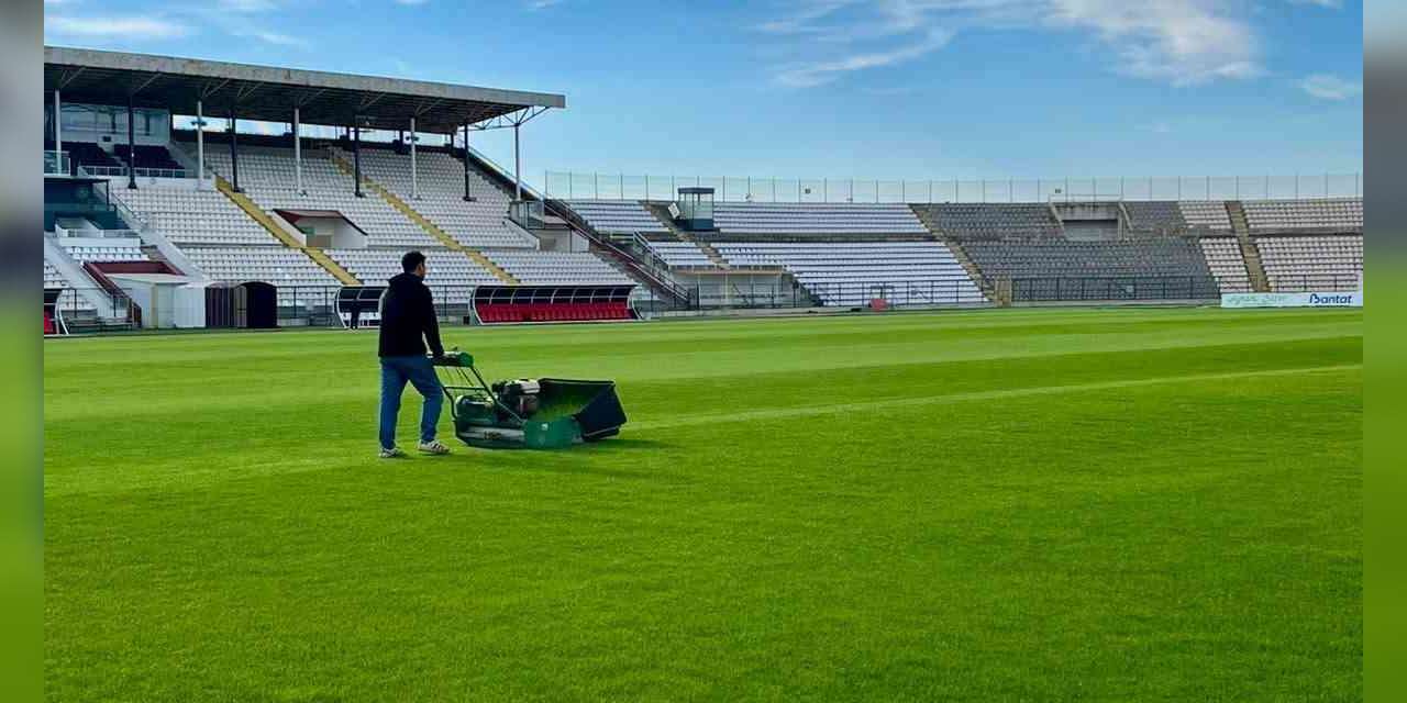 Bandırma Gençlik ve Spor tesislerinde bakım ve onarım çalışmaları sürüyor