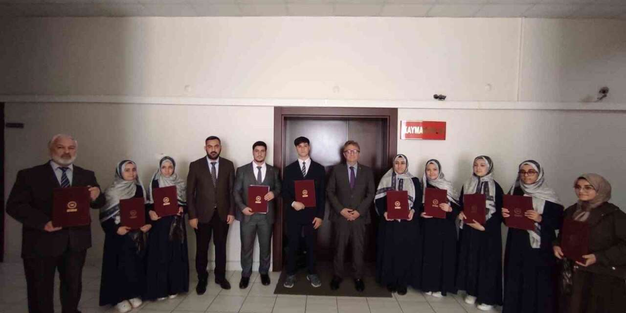 Bilecik’te 10 öğrenci hafızlık eğitimini tamamladı