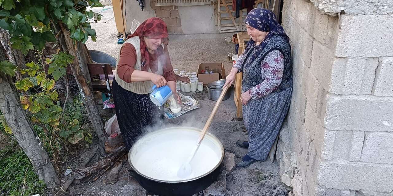 Kurutma tarhananın yerini alan şişe tarhanalar, kadınları iş yükü ve zaman kaybından kurtarıyor
