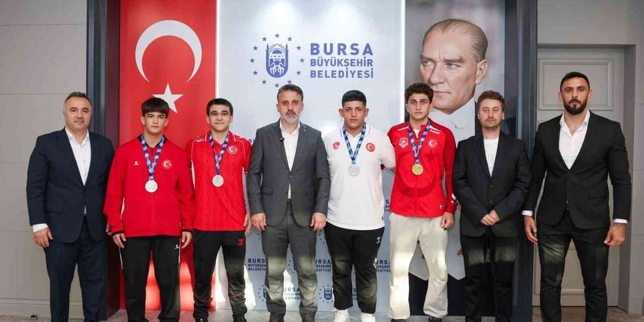 Başkan Vekili Biba, Bursa’nın gururu güreşçileri ağırladı