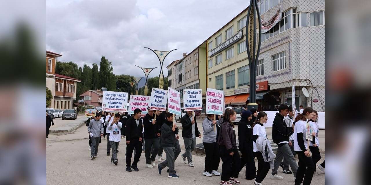 Bayburt’ta meme kanserine karşı farkındalık yürüyüşü düzenlendi