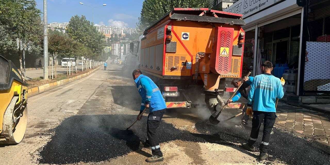 Adıyaman’da 6 mahallede yol onarımı yapılıyor