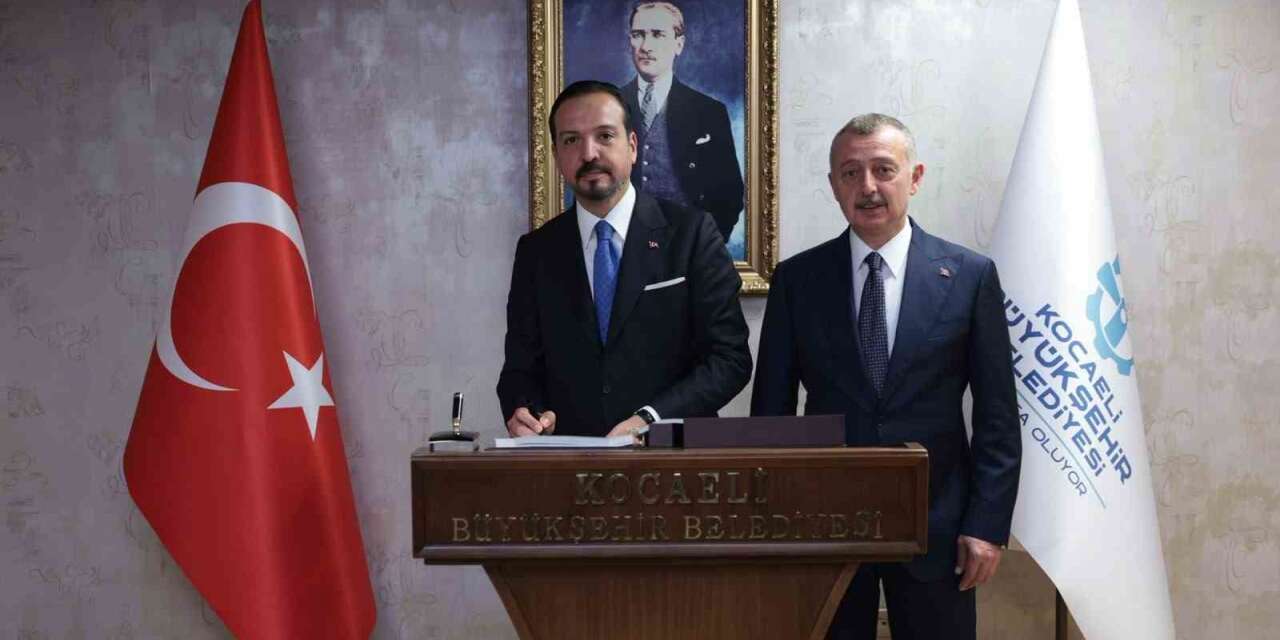 Zorlu’dan Büyükakın’a övgü: "Kendisi sadece hizmet üretmiyor, kavram da üretiyor"