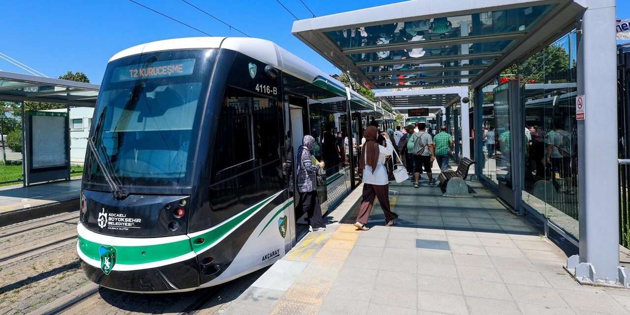 Akçaray, günlük 85 bin 546 yolcuyla rekor kırdı