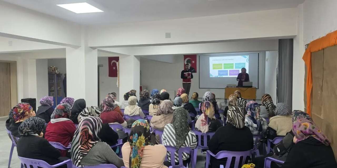 Gediz’de velilere okul ve aile eğitimi verildi