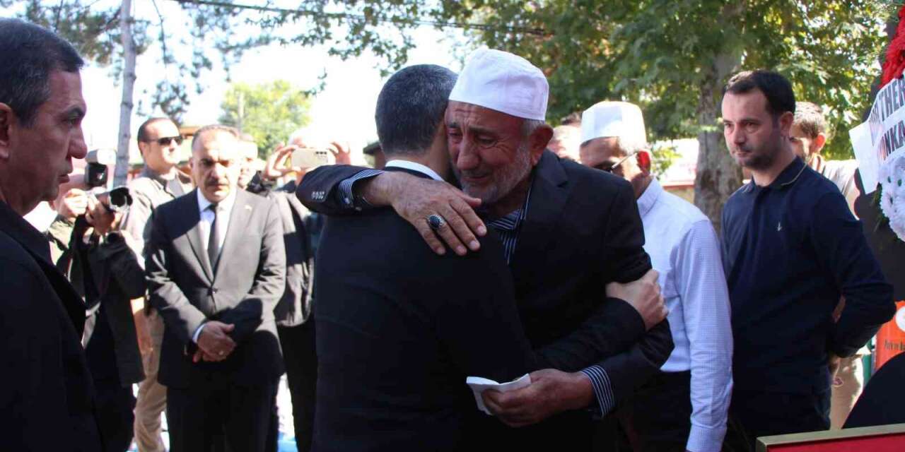 Hayatını kaybeden Afyonkarahisar Vali Yardımcısı İhsan Ayrancı, Amasya’da defnedildi