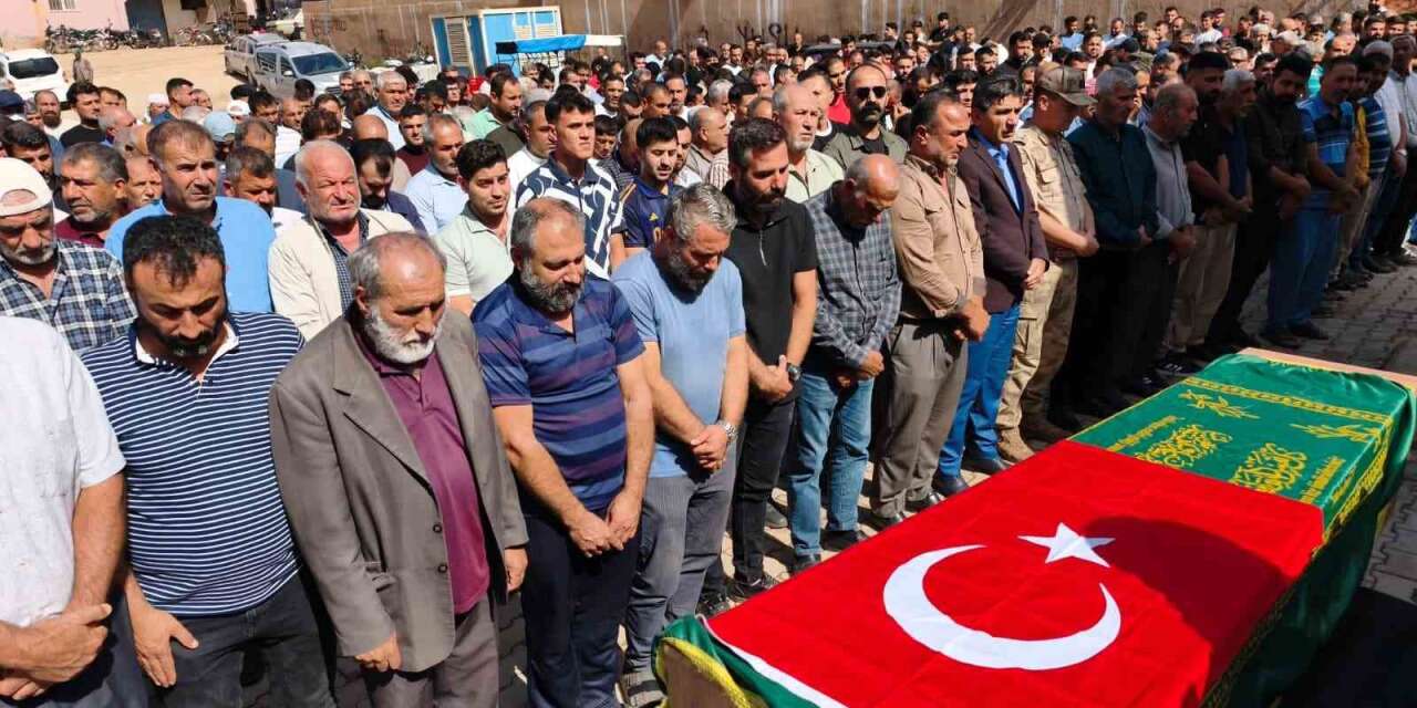 Eşi 3. çocuklarına hamile olan genç adamın günler sonra bulunan naaşı, kendisiyle birlikte can veren kardeşinin yanına defnedildi