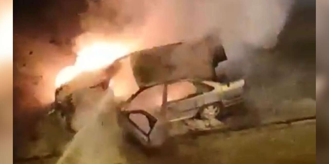 Kayseri’de park halindeki otomobil alev alev yandı