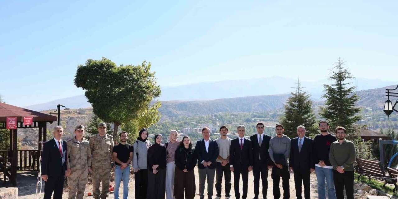 Vali Aydoğdu ve Rektör Kuyrukluyıldız öğrencilerle buluştu