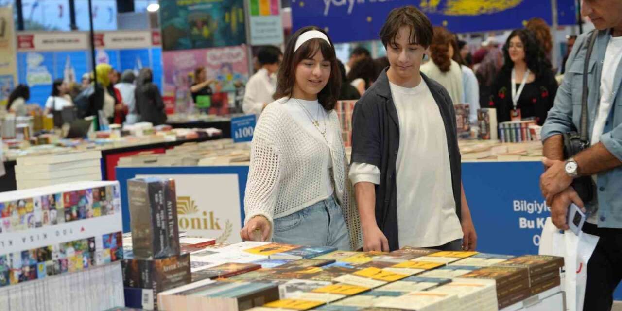 9 aylıkken geldikleri kitap fuarının 14 yıllık müdavimi oldular