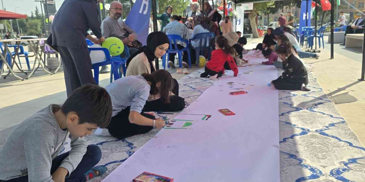 Adıyamanlı çocuklar, Filistinli çocuklar için çizdi