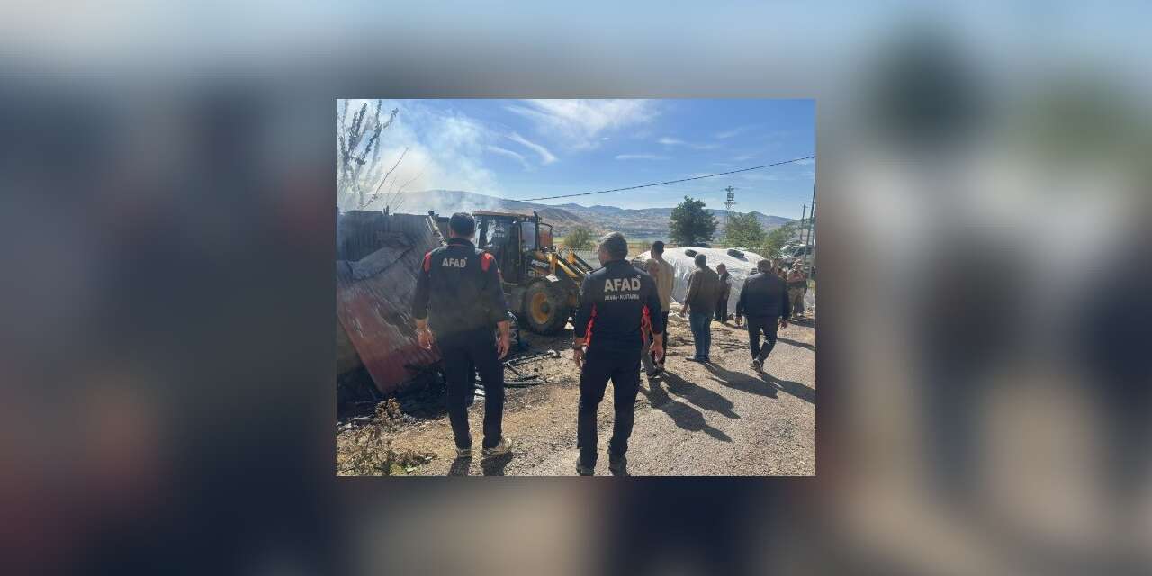 Tunceli’de ahır yangını büyümeden söndürüldü