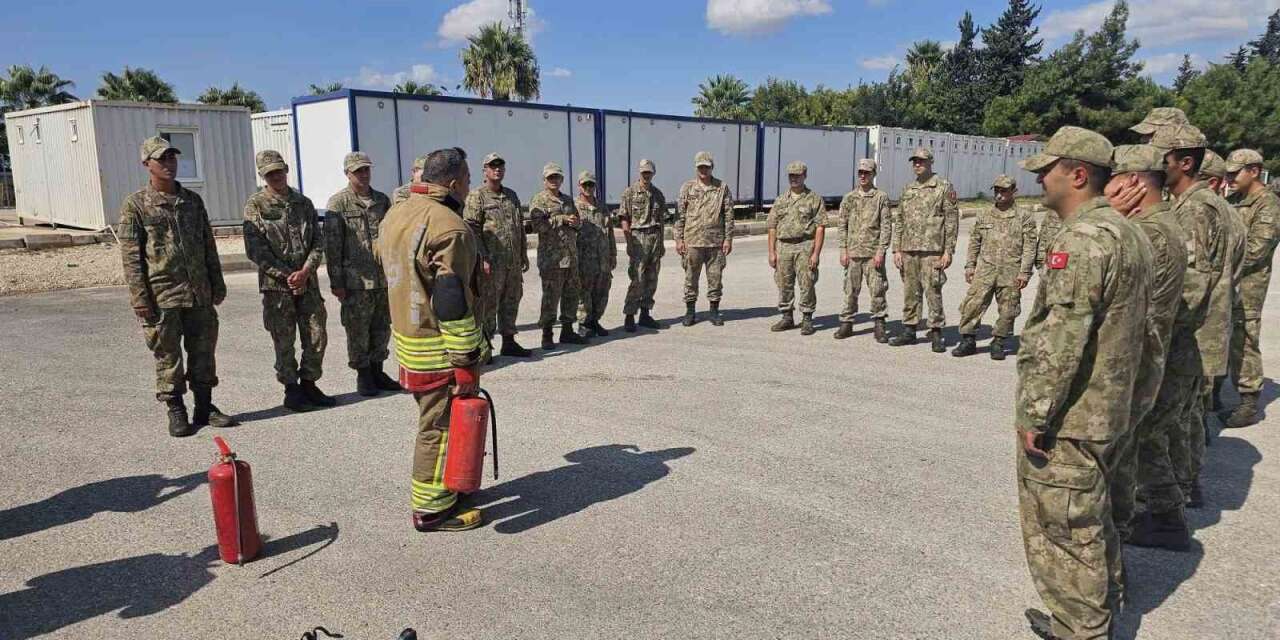 Reyhanlı’da Mehmetçiğe temel yangın eğitimi verildi