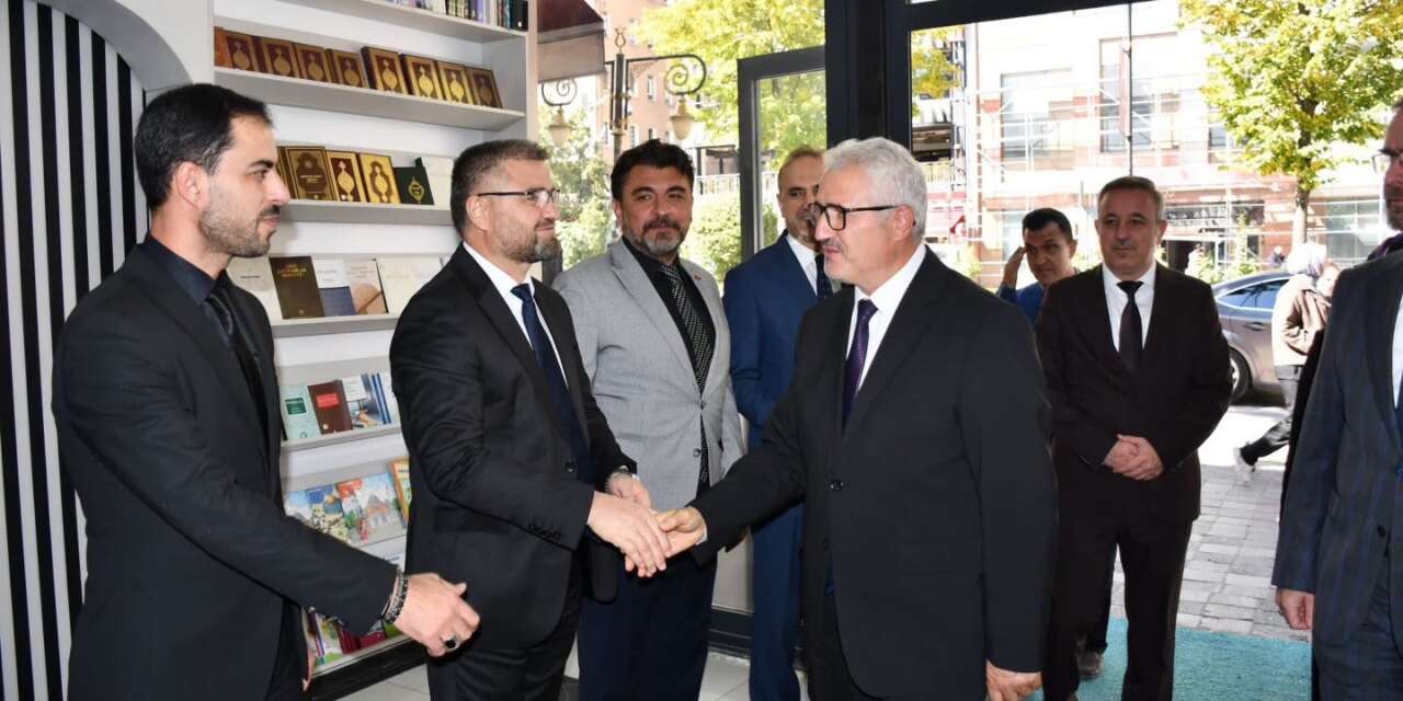 Kütahya İl Müftüsü Hasan İzmirli görevine başladı