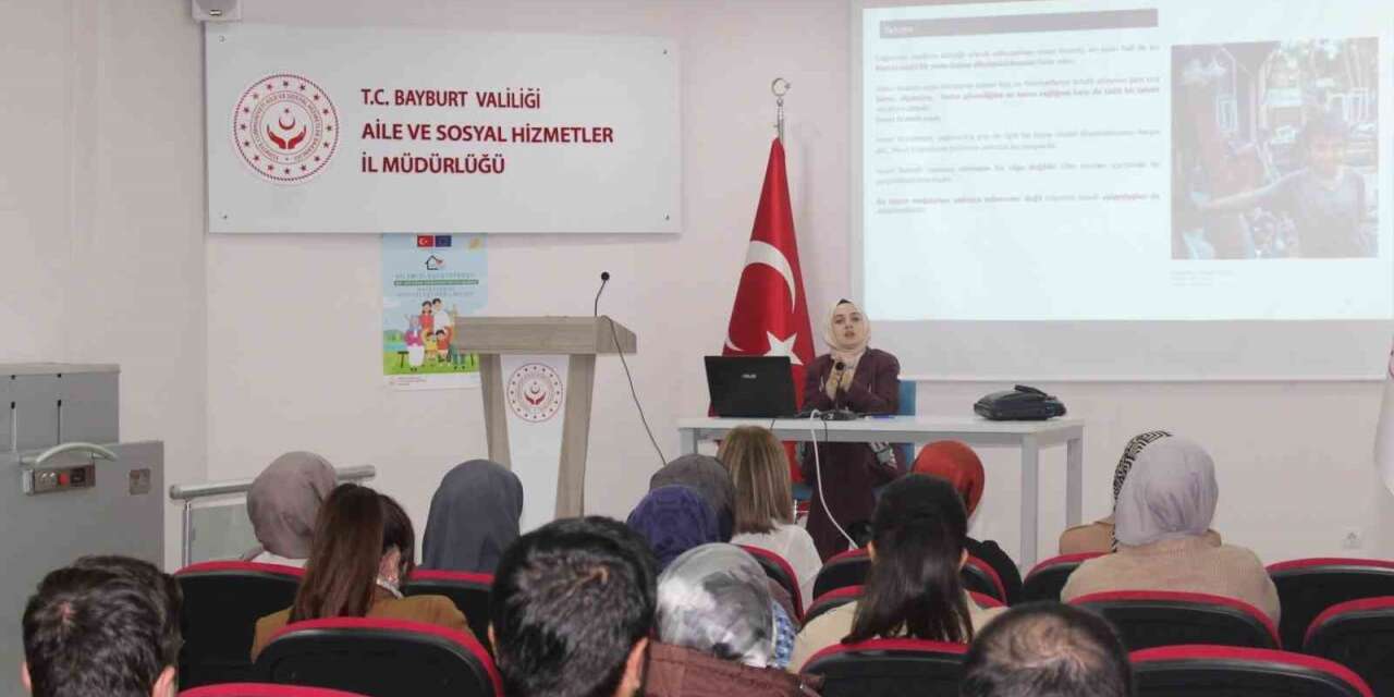 Sosyal hizmet personeli insan ticaretiyle mücadele konusunda bilgilendirildi