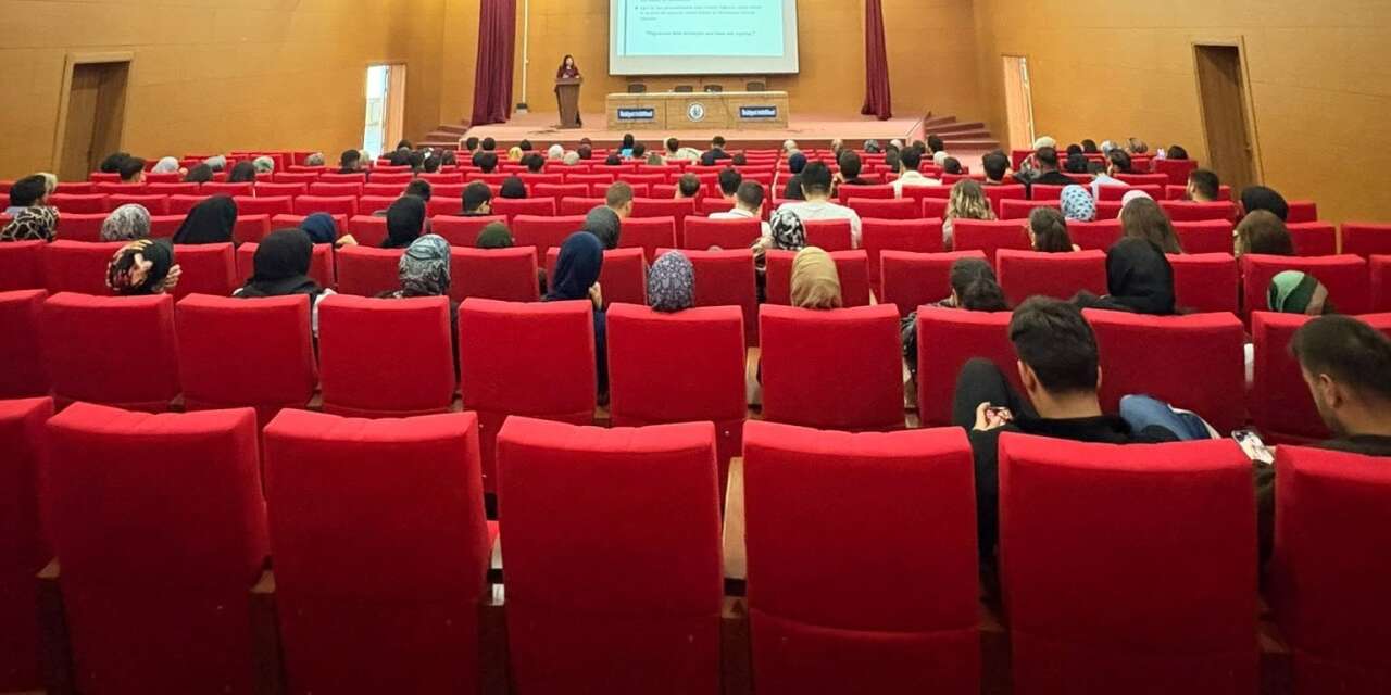 Bayburt’ta üniversite öğrencilerine şiddetin işaretleri anlatıldı