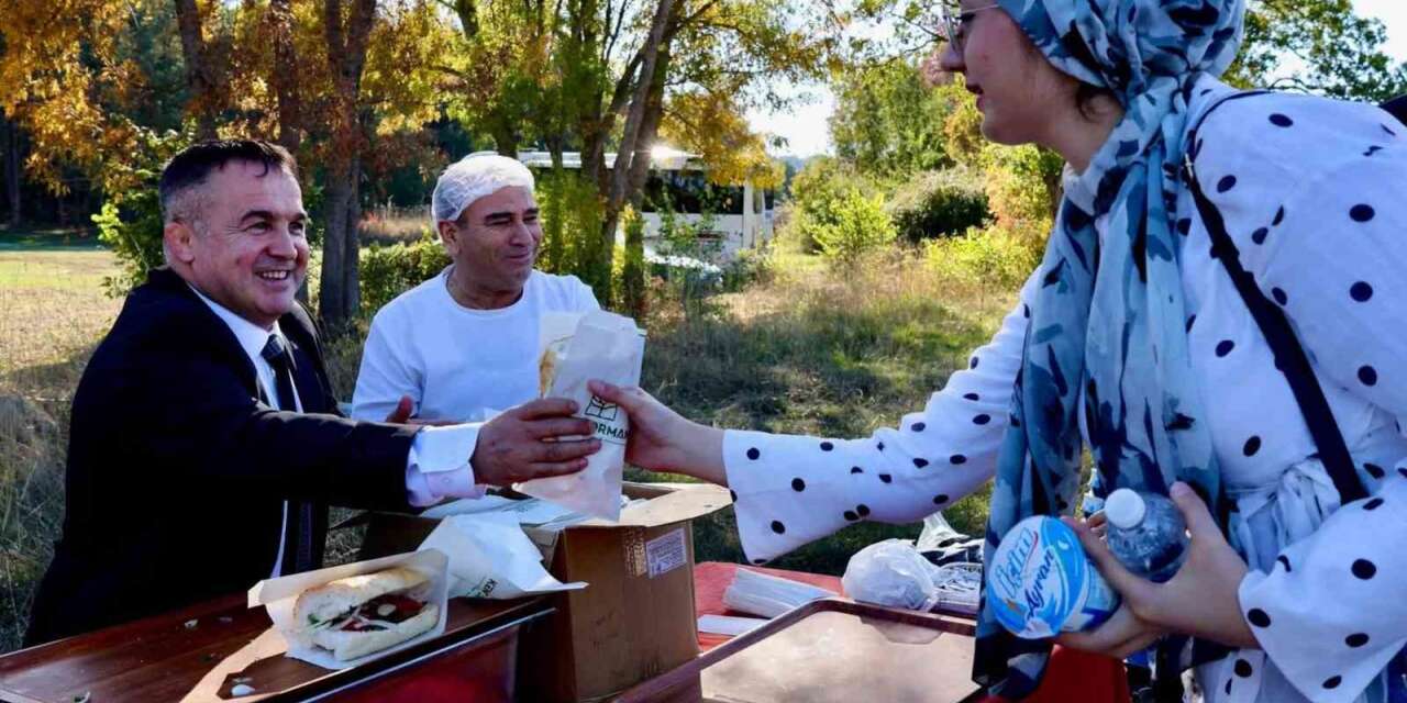 Bilecik’te gençlere köfte molası
