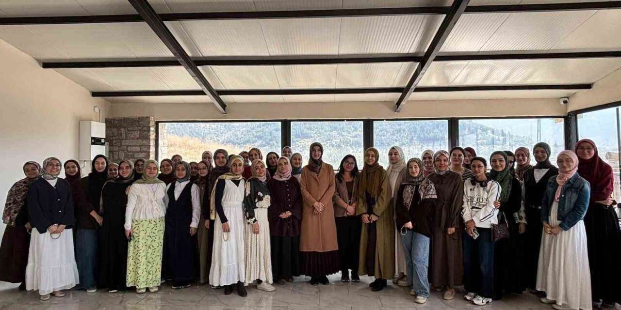 Anatoprak üniversite öğrencileriyle bir araya geldi