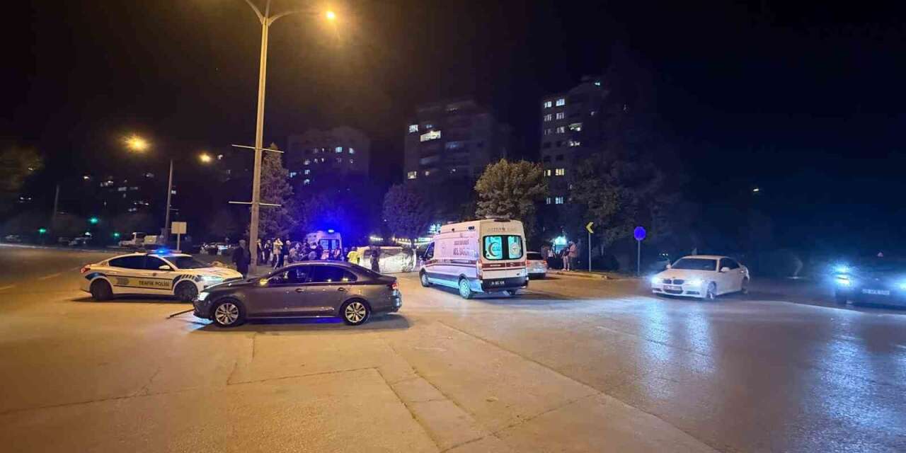 Eskişehir’de 2 otomobil çarpıştı, 1’i yan yattı