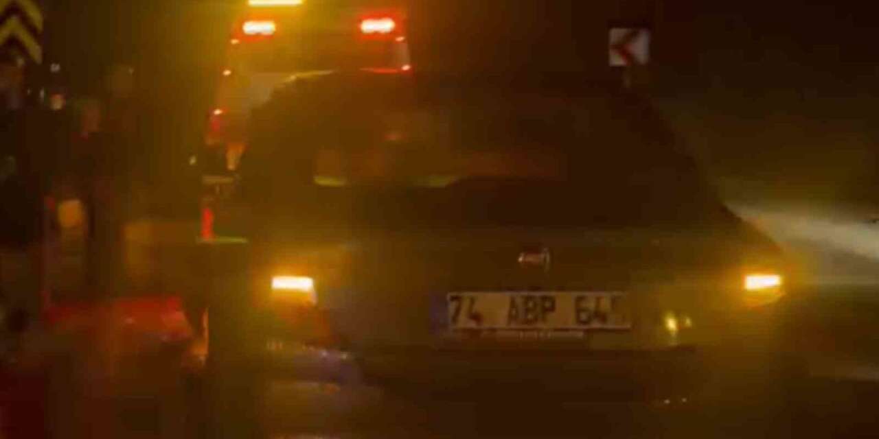 Zonguldak’ta iki araç kavşakta çarpıştı