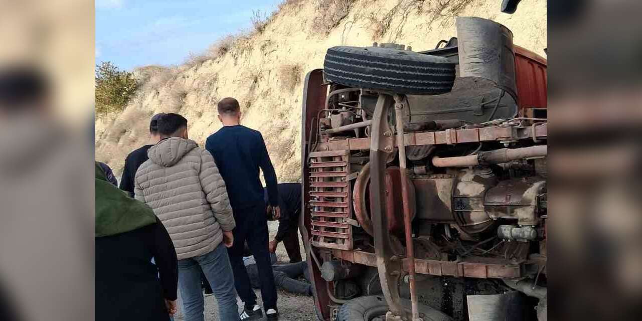 Burdur’da yük kamyonu devrildi: 1 yaralı