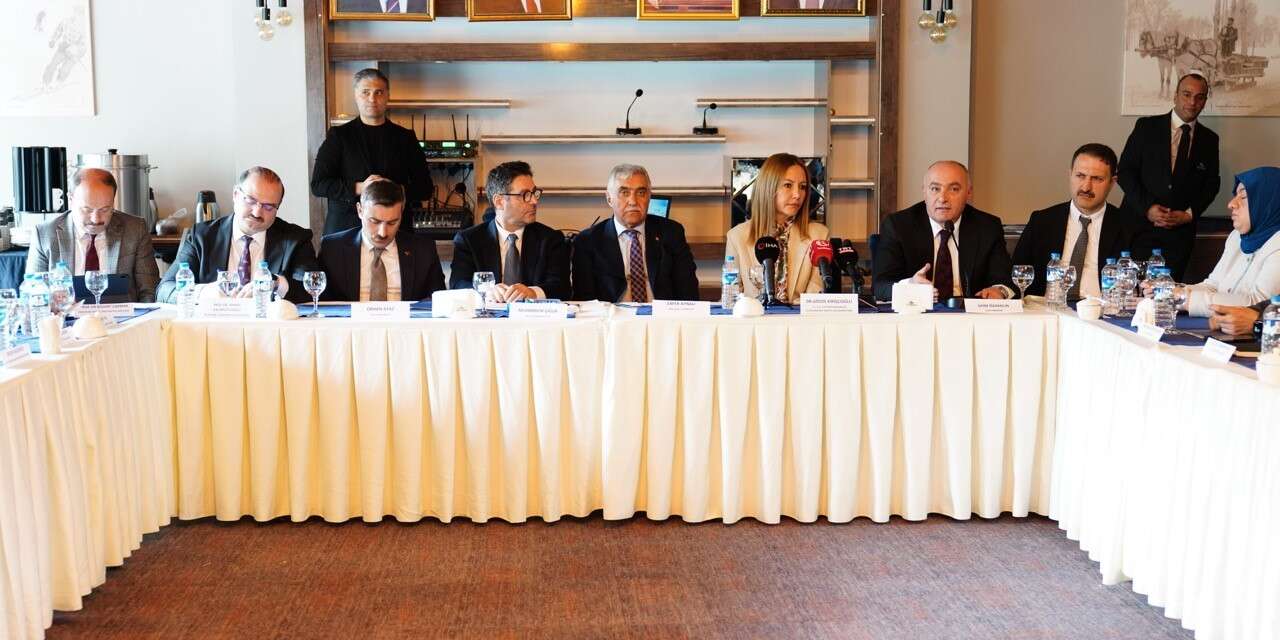PEF 2026 hazırlıkları başladı: Başkan Özakalın Palandöken Ekonomi Forumu basın toplantısına katıldı