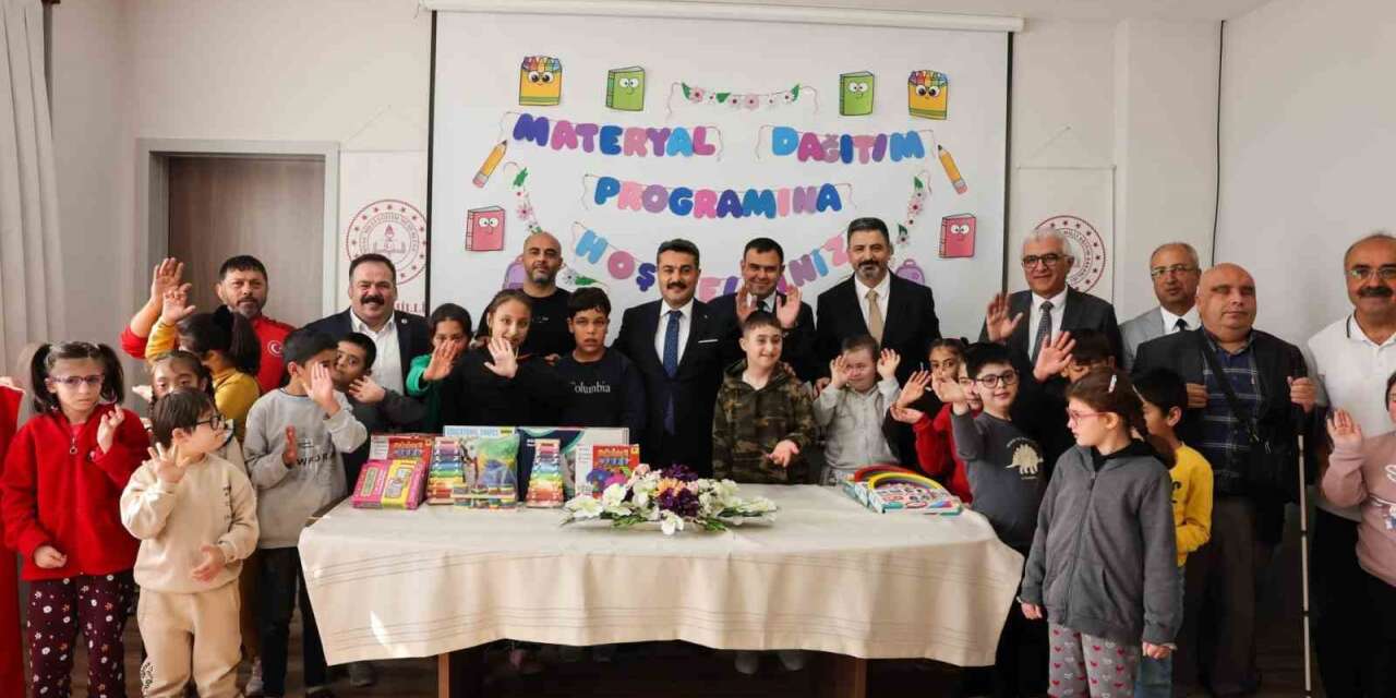 Özel ihtiyaçlı öğrencilere eğitici oyuncak desteği