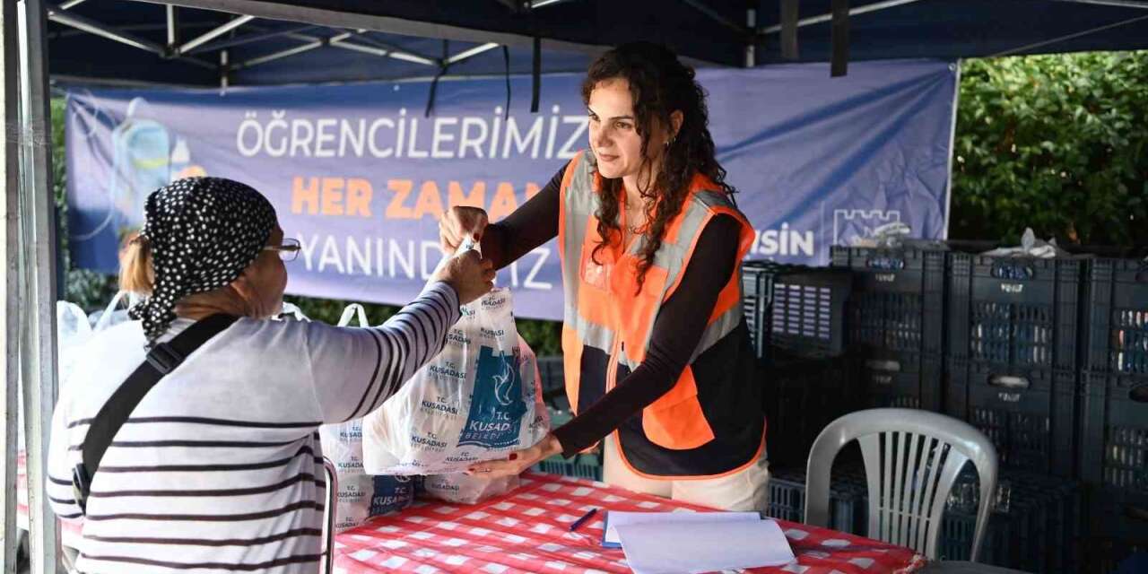 Kuşadası’nda çocuklara 3 haftada 4 bin 200 beslenme paketi dağıtıldı