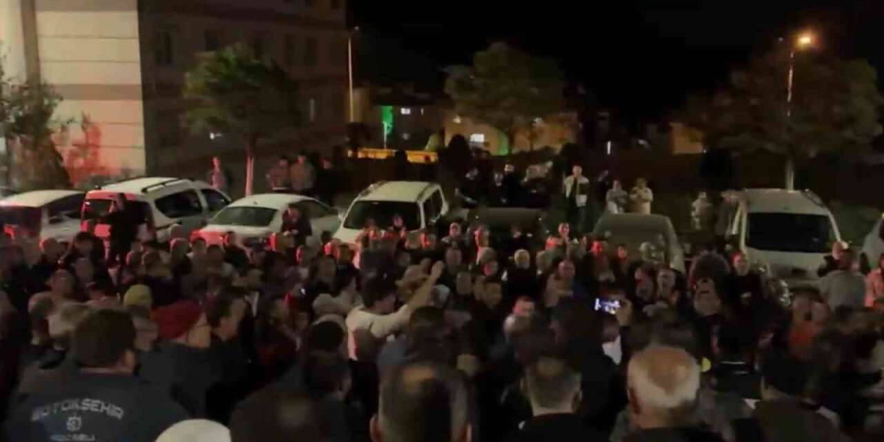 Bursa’da toplu konut sakinlerinden eylem...Site yönetimiyle vatandaşlar birbirine girdi