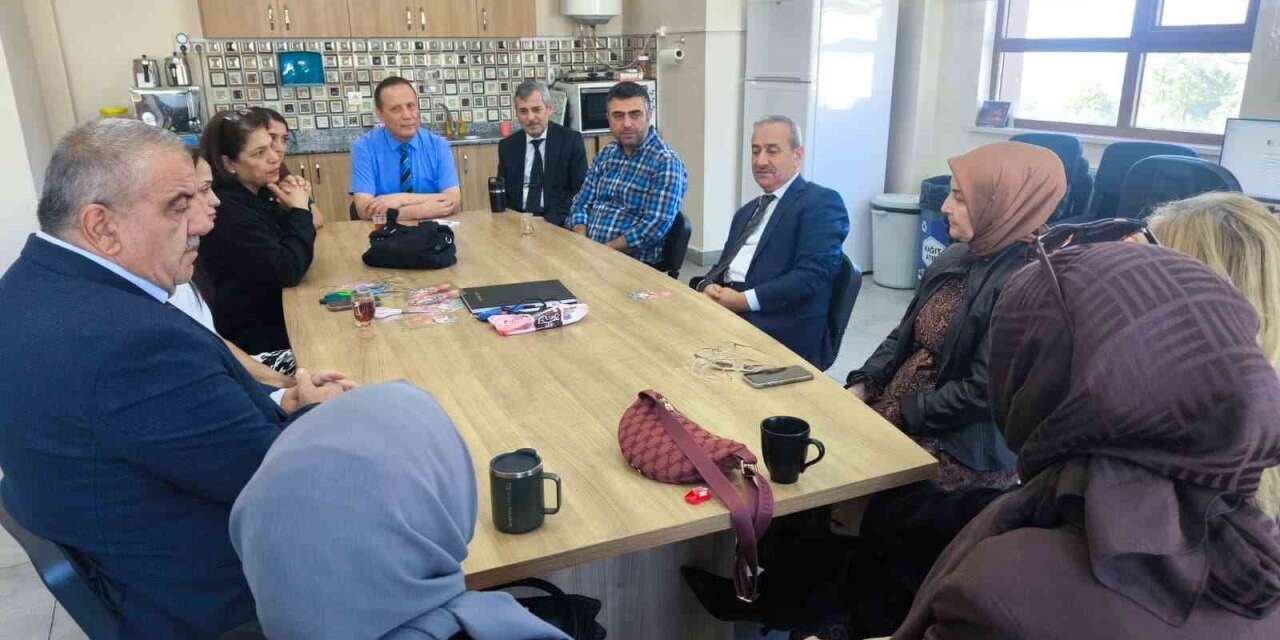 Akbaş Safranbolu’da öğretmenlerin sorunlarını dinledi