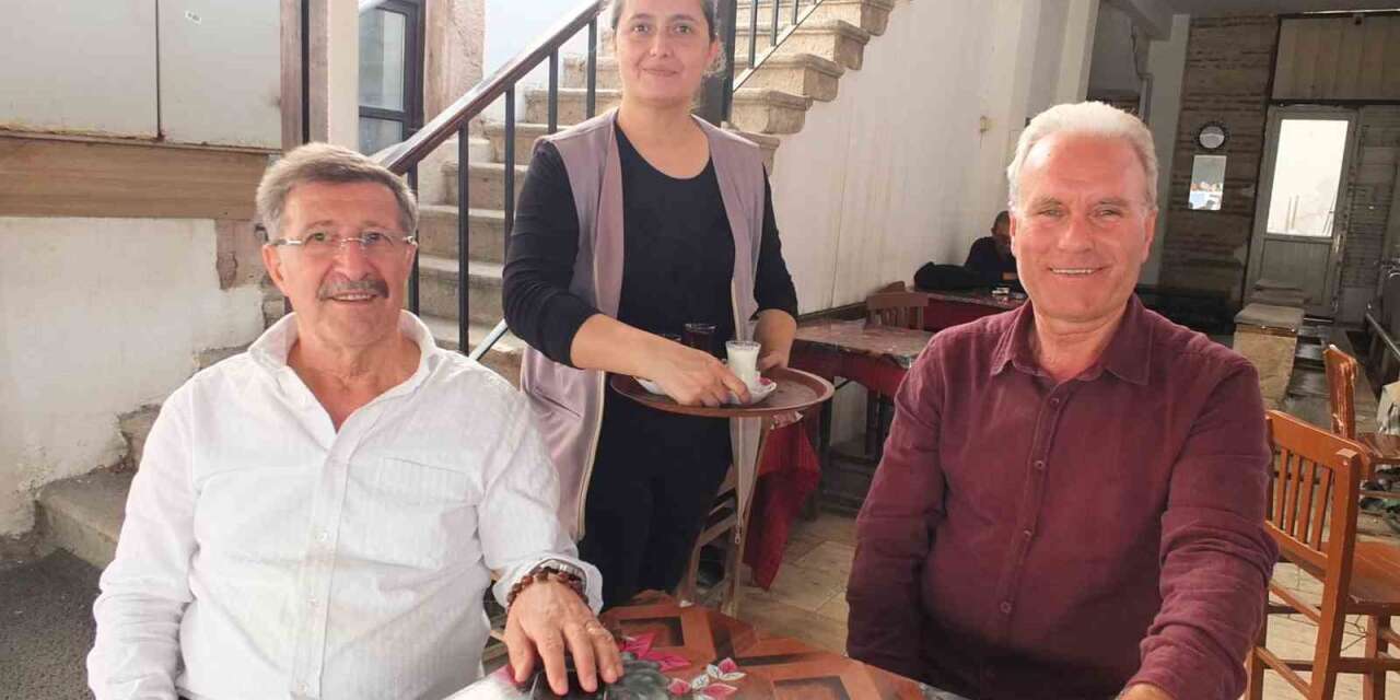 Burhaniye’de kahvehanelerde süt sezonu başladı