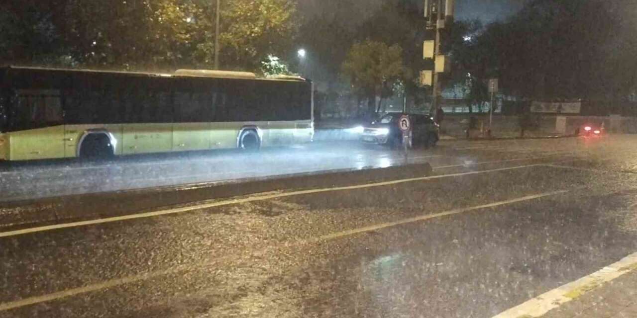 Beykoz’da sağanak yağış yolları göle çevirdi